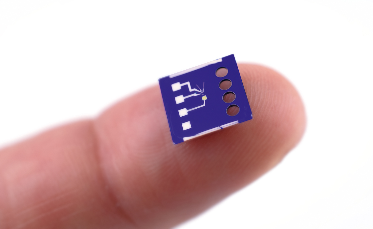 X-ray transparent microsystem for high-precision handling and characterisation of single cells in the X-ray and XUV range.